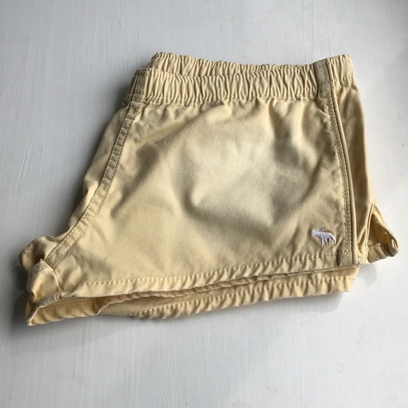 Abercrombie & Fitch Pants - Abercrombie & Fitch yellow cotton shorts